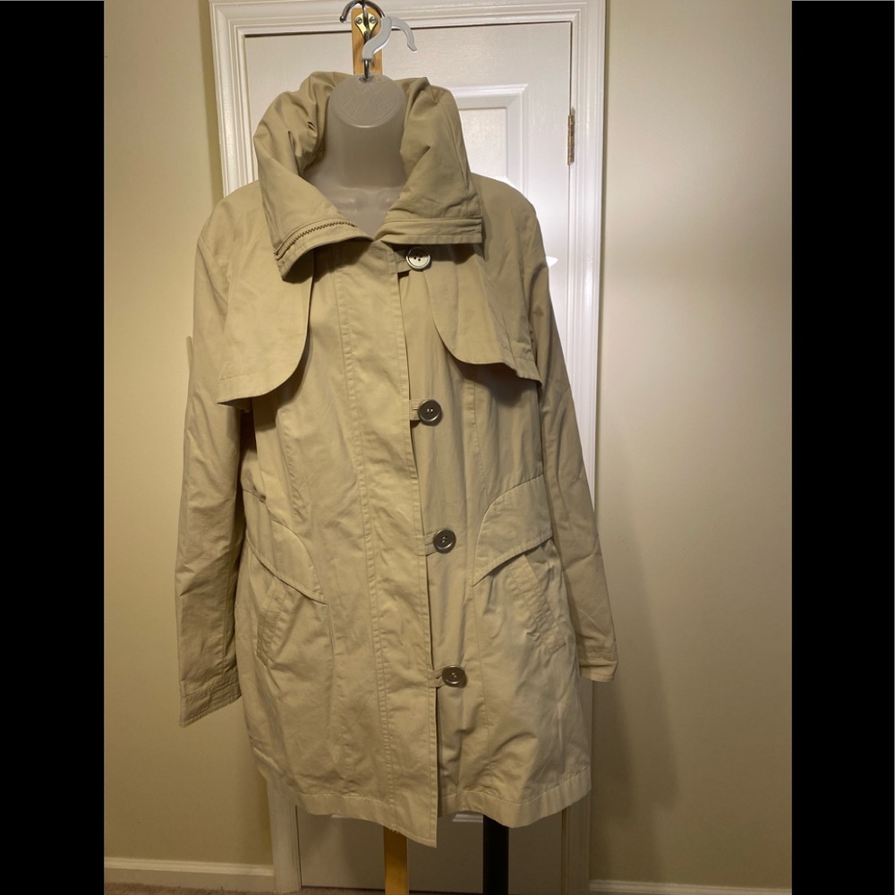 Travel Smith - Woman’s tan color light jacket w/puffy collar, Size: L
